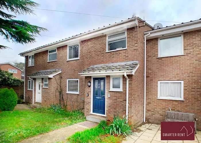 Maidenhead - 3 Bed House - Garden