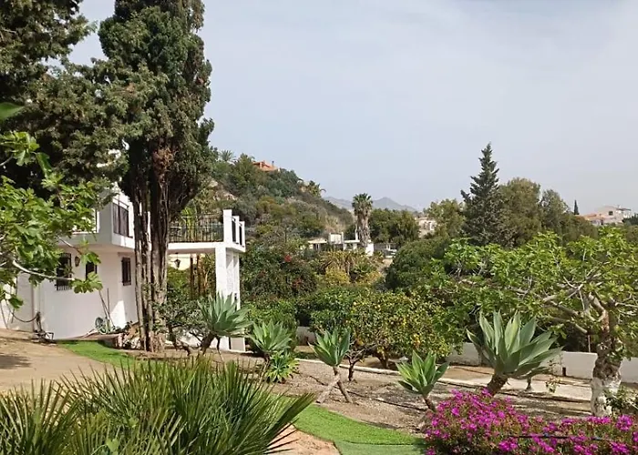 La Torrecica, con carácter andaluz y magníficas vistas al mar y Sierra Nevada