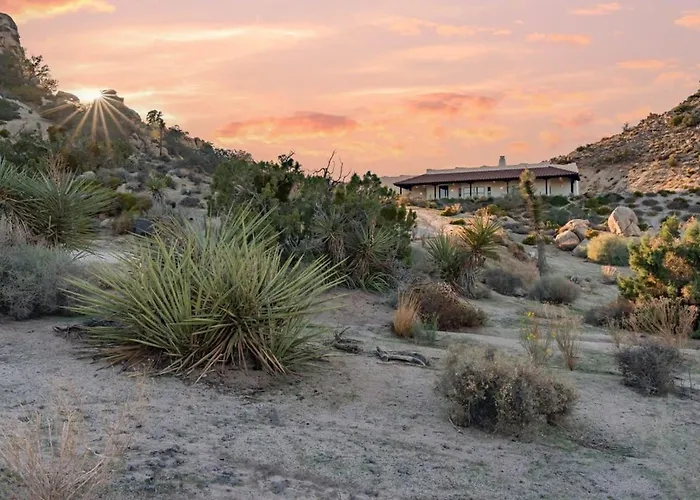 Boulder Surrounded Escape- Anotherdeserthouse
