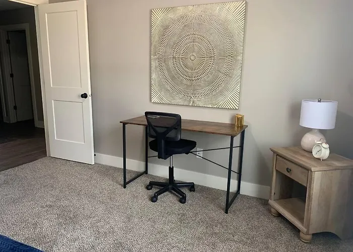 Modern 3-Bedroom Condo With Gas Fireplace