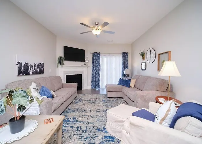 Main Floor Cozy 2 Bedroom Condo In Bettendorf