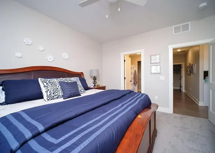 Main Floor Cozy 2 Bedroom Condo In Bettendorf