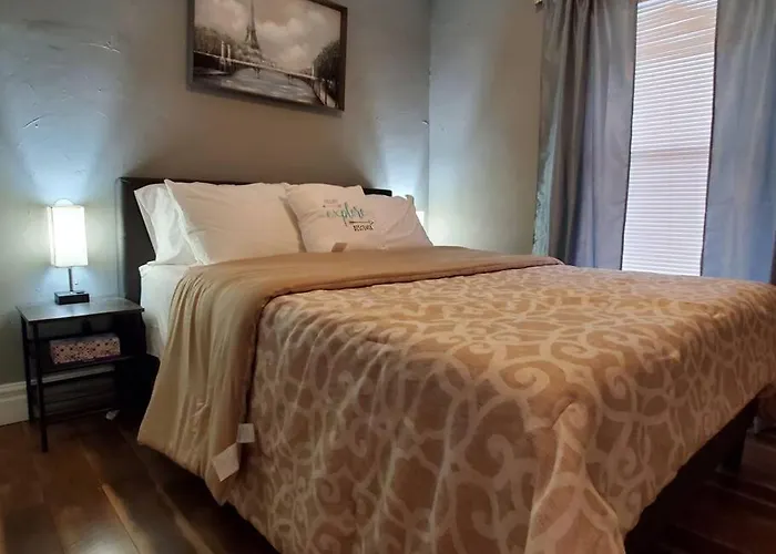 Modern Getaway, Single Bedroom Full Apartment