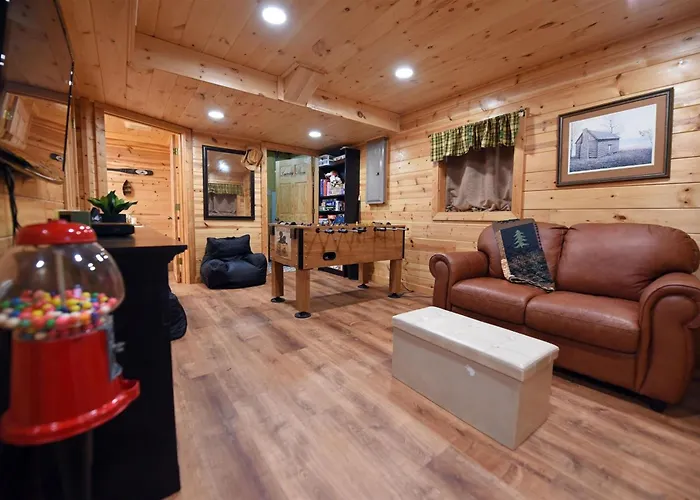 Hot Tub- Pets Ok -Wi-Fi, Large Deck Area, Dog Run