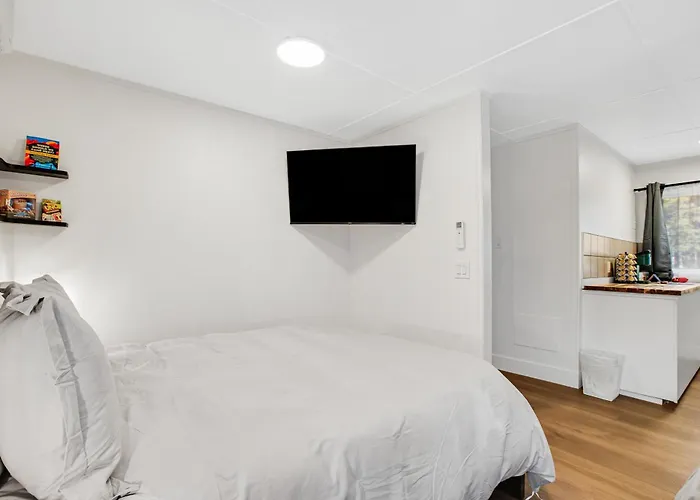 Mount Constance, Room 10 At Mount Walker Inn
