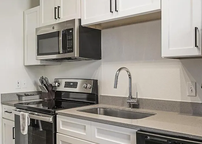 Landing Modern Apartment With Amazing Amenities