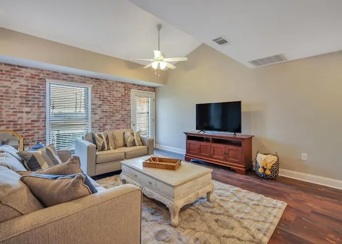 Downtown Loft - Above Bull & Barrel & Close To Georgia Southern