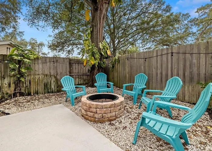 5 Mins To Honeymoon Island~Sand Volleyball~Firepit