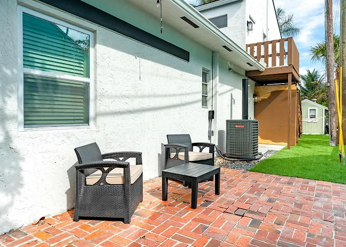 Recently Remodeled + Mins From Beach And Downtown