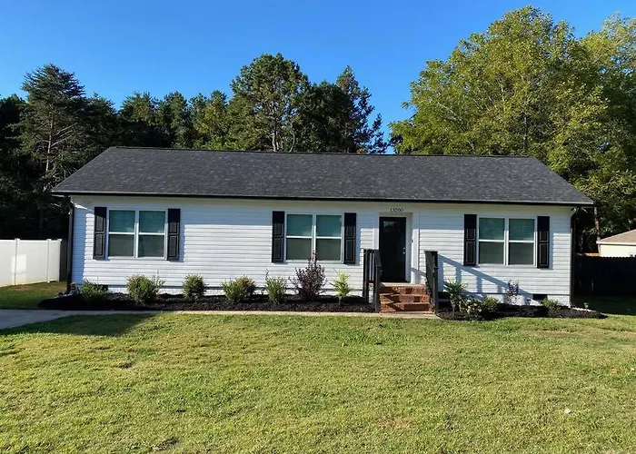 Huntersville House 3 Bedrooms 2 Baths