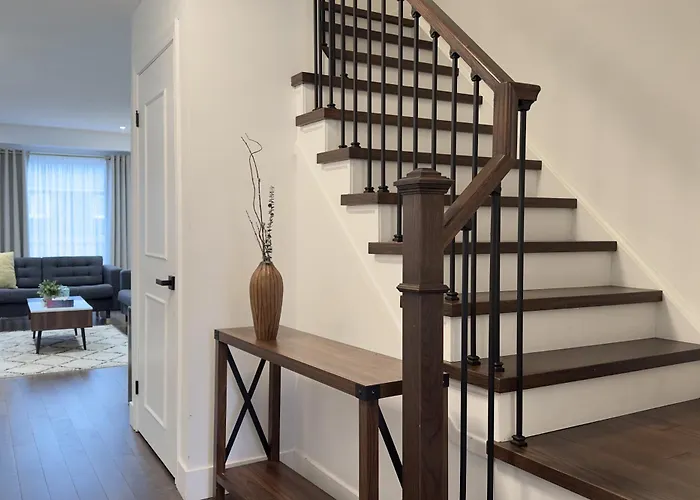 Stylish Home In Prime Location North Of Toronto
