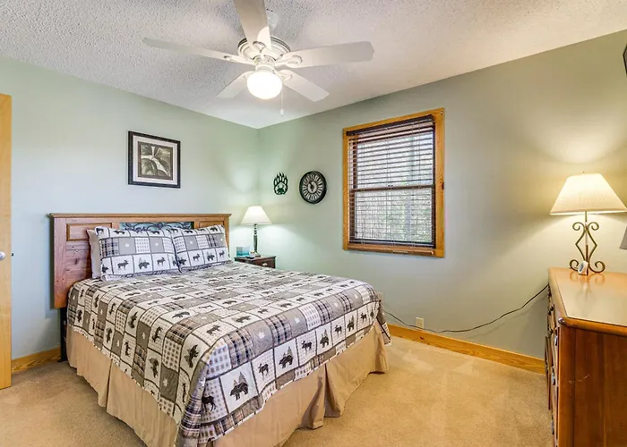 Pet-Friendly Hiawassee Cabin W/ Lake Views & Sauna