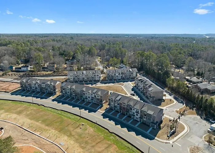 Luxury 2 Bedrooms, 2.5 Baths