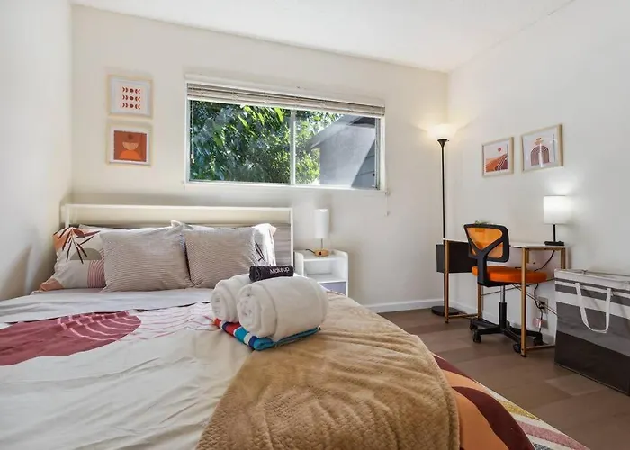 Westwood Spacious Stunning Retreat