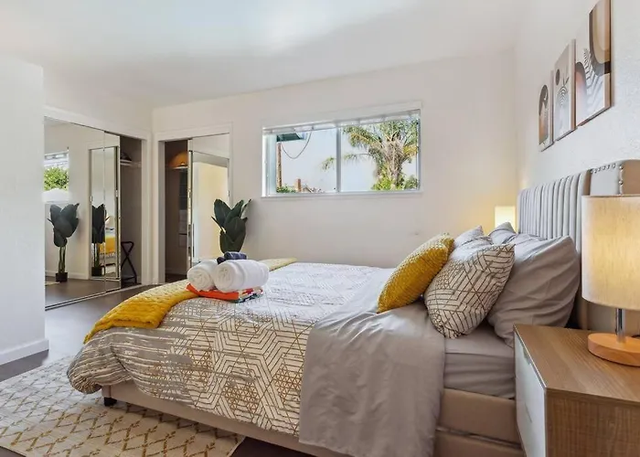Westwood Spacious Stunning Retreat