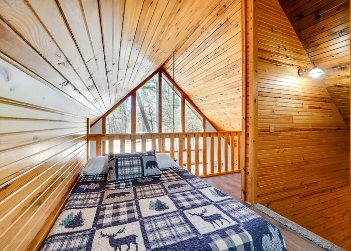 Cabin W/ Private Hot Tub: 2 Mi To Broken Bow Lake!