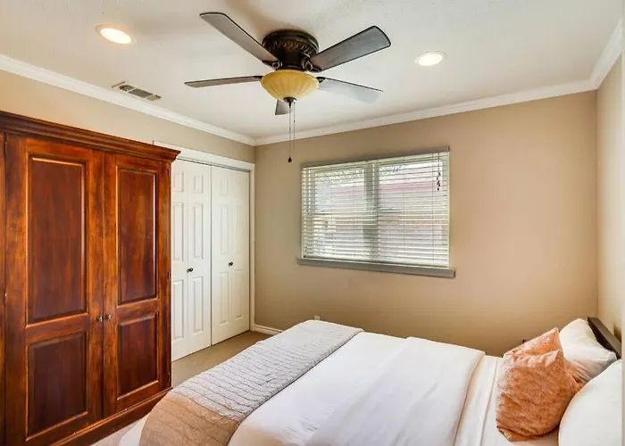Hot Tub - Beautifully Renovated Home In West Texas