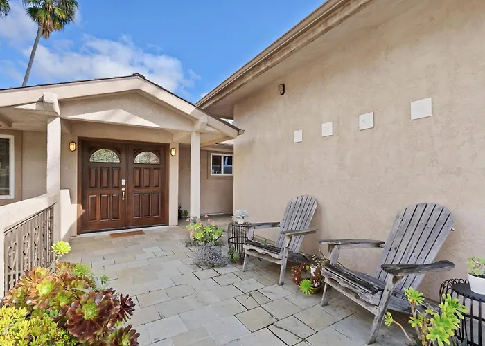 Executive Retreat - Renovated - Spacious - Views