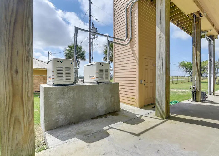 Pet-Friendly Port Arthur Retreat W/ Fishing Pier!