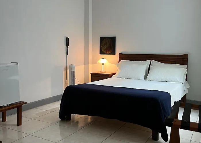HOTEL ARMENIA CENTRO , TENEMOS AGUA CALIENTE y FACTURACION ELECTRONICA, Gracias