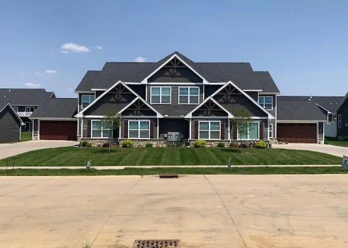 New Beautiful 3 Bedroom Condo In Bettendorf