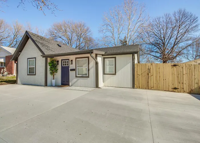 Remote Work Retreat: 3Br W/ Workspace Near Kc!