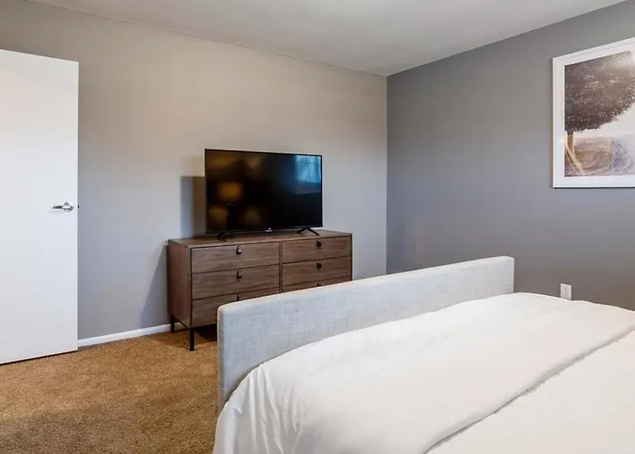 Landing Modern Apartment With Amazing Amenities