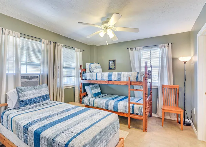 Walk To Crystal Beach! Family & Pet-Friendly Haven