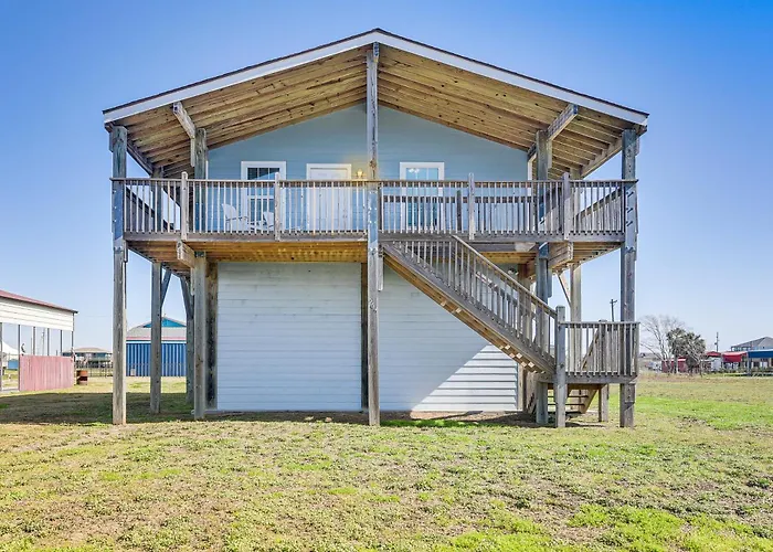 Walk To Crystal Beach! Family & Pet-Friendly Haven