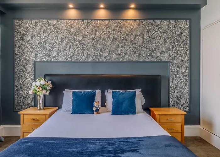Muthu Westcliff Hotel (Near London Southend Airport)