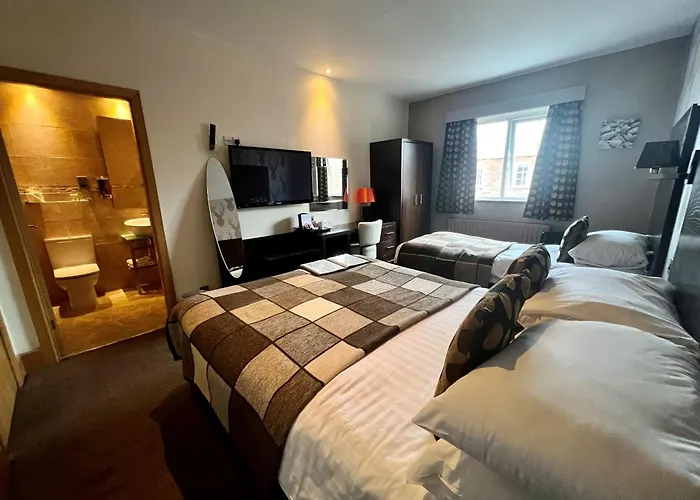 Inn On The Prom At The Fernlea Hotel