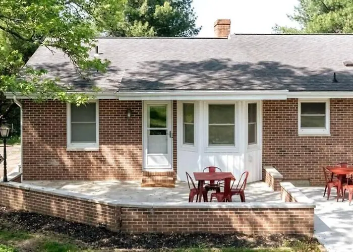 100 Acre Red Brick Ranch Hocking Hills Cabin Hot Tub 12