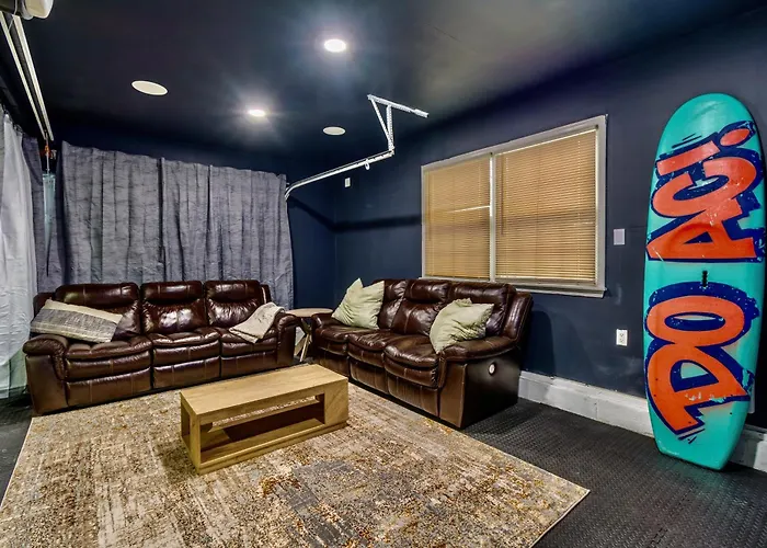 Luxury Beachside Vacation Getaway - Oceanview, Movie Theatre, Mini Golf