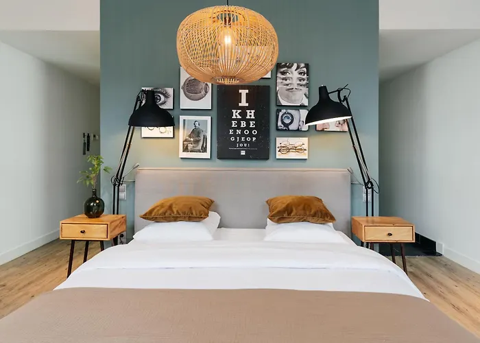 Eye Hotel