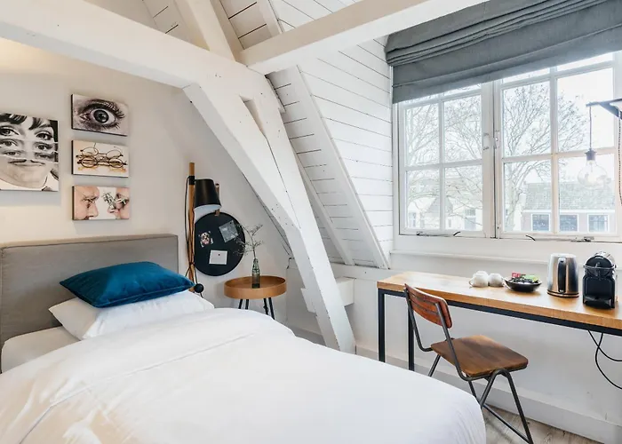 Eye Hotel