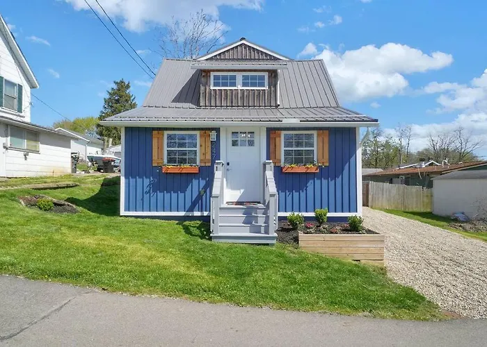 Anchors Away - Relaxing Cottage Minutes From Lake