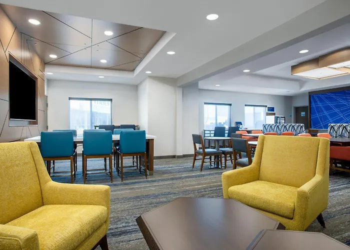 Holiday Inn Express & Suites Clinton By Ihg