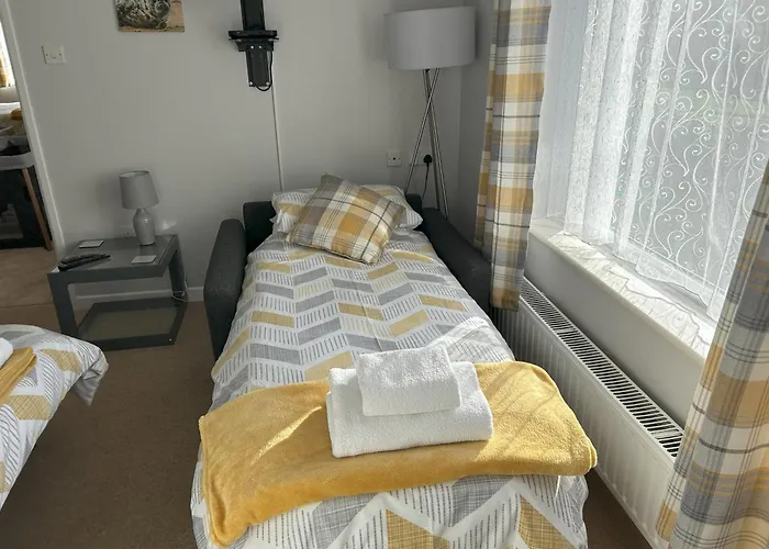 Delightful Self-Contained Annexe Close To Airport