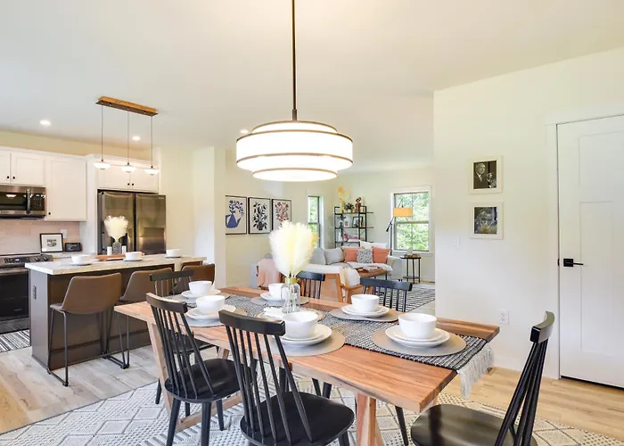 The Linden, Large & Luxurious Galena Escape!