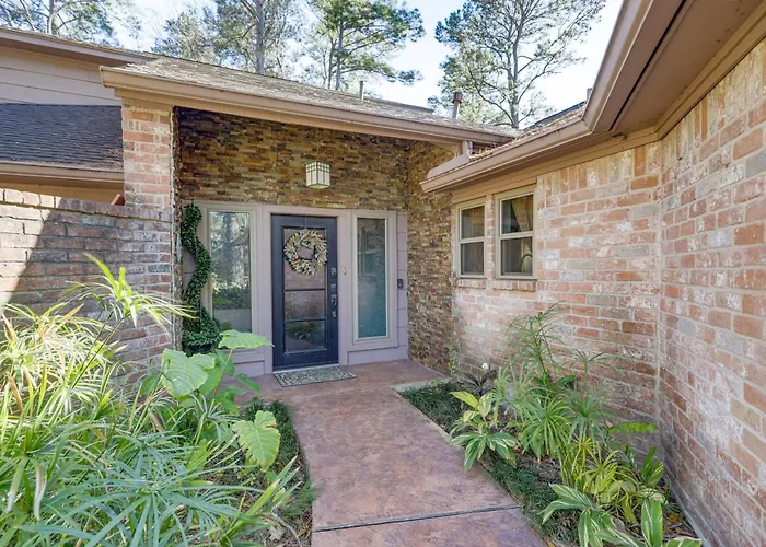 Dog-Friendly Cypress Vacation Rental W/ Lanai!