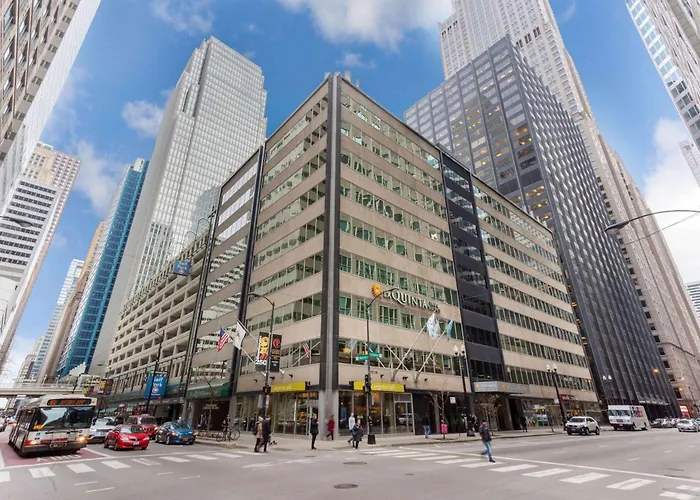 La Quinta Inn & Suites By Wyndham Chicago Downtown