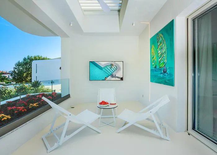 Cocoοns Suites & Villas Fourka