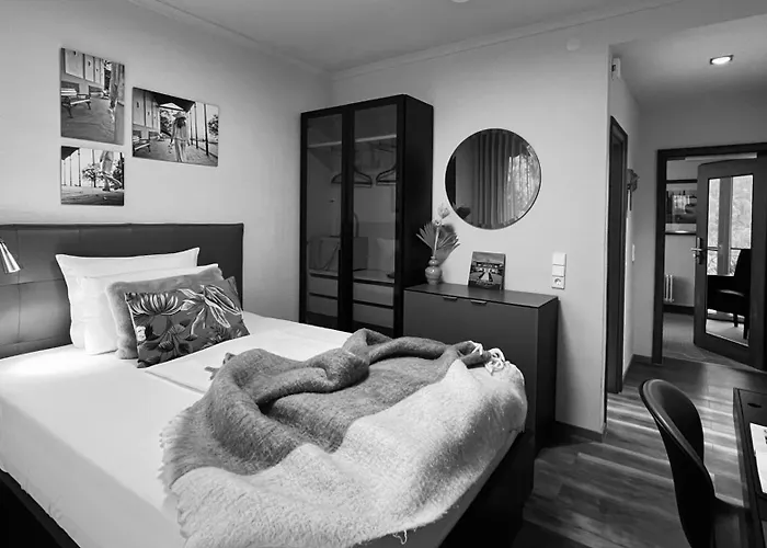 DAS SCHLOSSBERG - Boutique Hotel im Park- Nahe der Therme