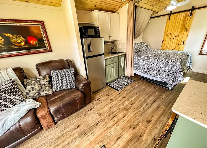 Petite Retreat