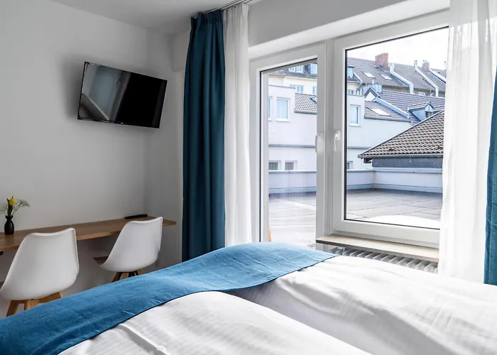 Hotel 83