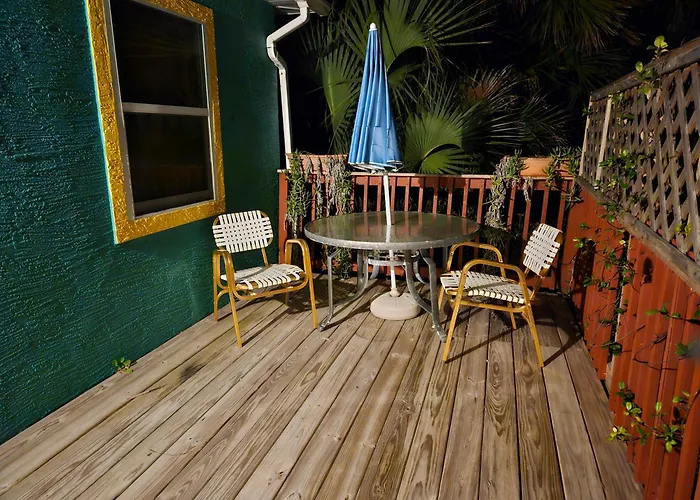 The Beach House At Si Como No Inn