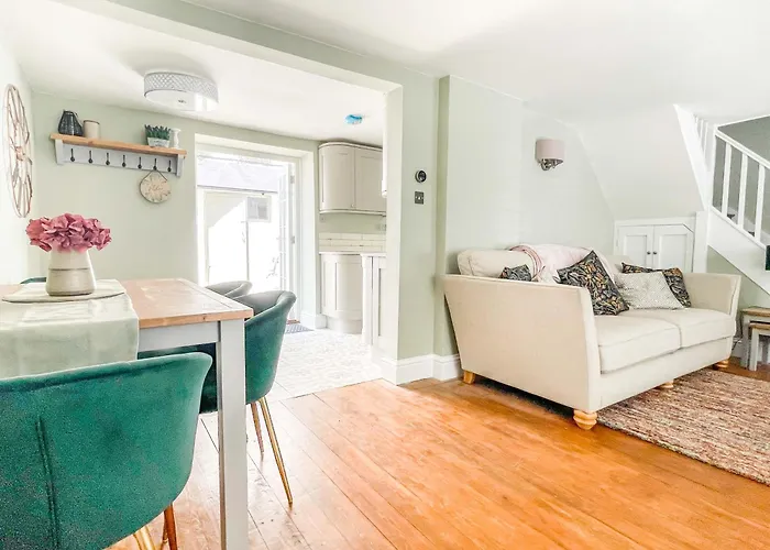 Beautiful 2 Bedroom Cottage With Private Courtyard In Arundel Centre