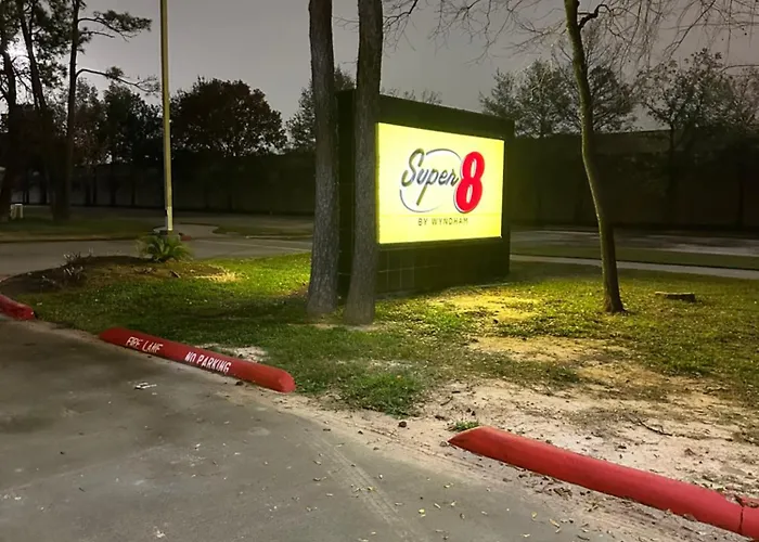 Super 8 By Wyndham The Woodlands North