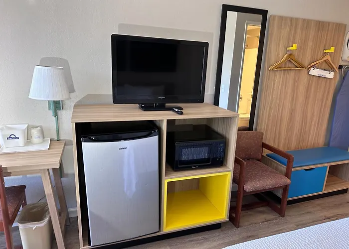 Days Inn By Wyndham San Marcos