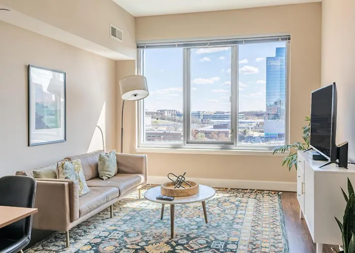 Reston 2Br W Pool Gym Nr Dining Drinks Wdc-830